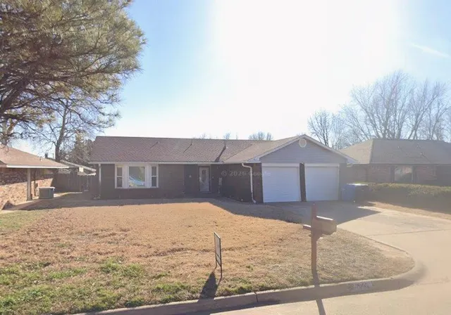 Front exterior — 3905 Oakcrest Avenue, Enid, OK 73703