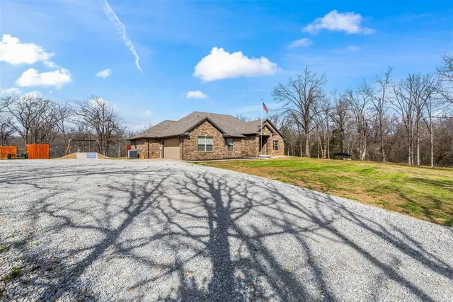 Photo 3 — 9301 S Harrah Road, Newalla, OK 74857