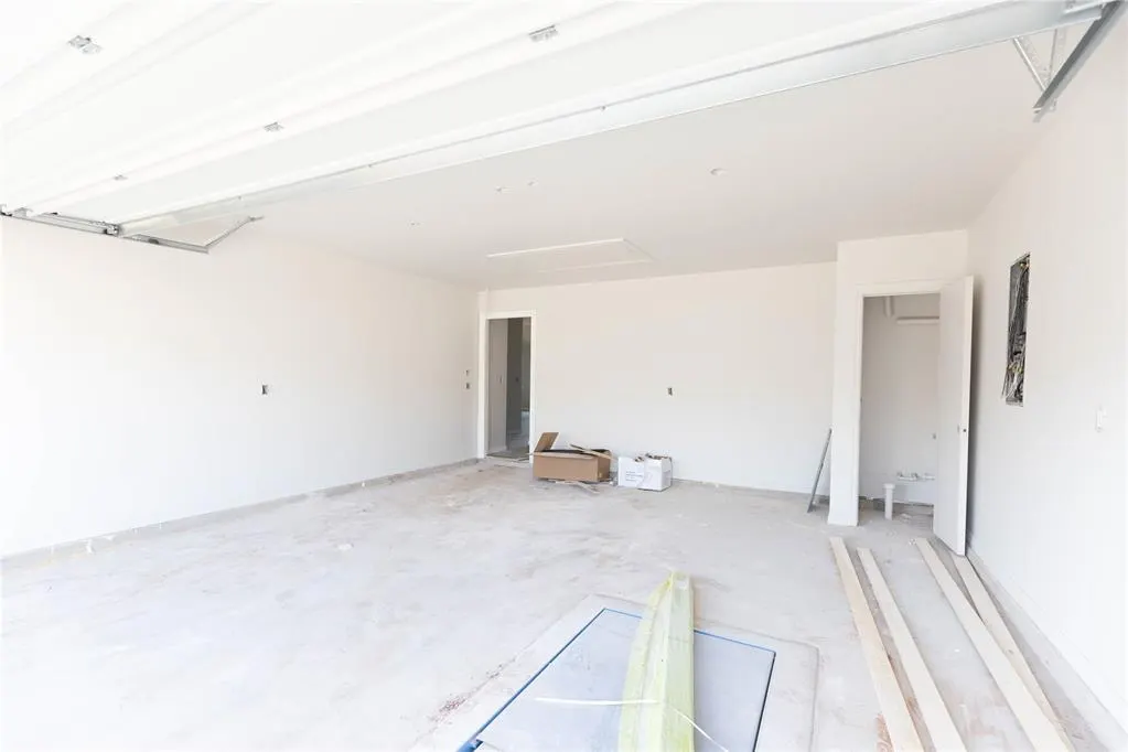 Photo 16 — 12332 SW 32nd Street, Yukon, OK 73099