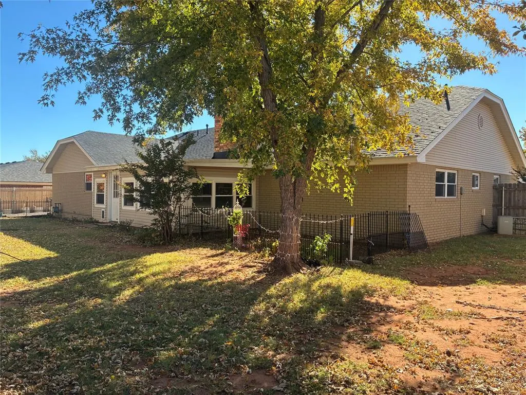 Photo 36 — 1315 Lynnwood Drive, Elk City, OK 73644