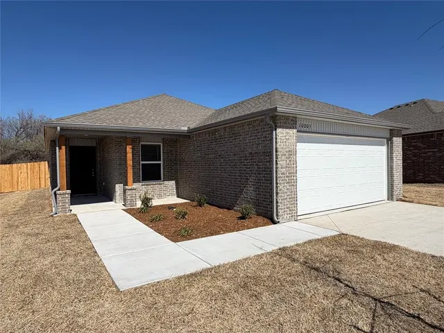 Front exterior — 10005 SW 38th Street, Mustang, OK 73064