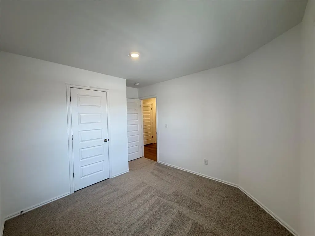 Photo 21 — 10005 SW 38th Street, Mustang, OK 73064