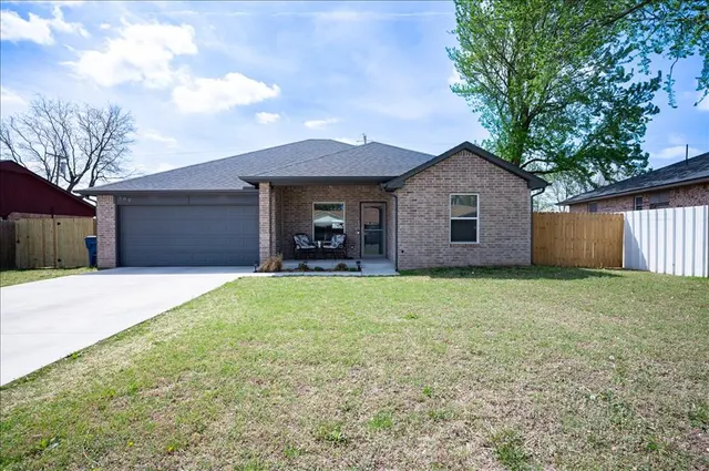 Photo 3 — 502 E Hudson Street, Lexington, OK 73051