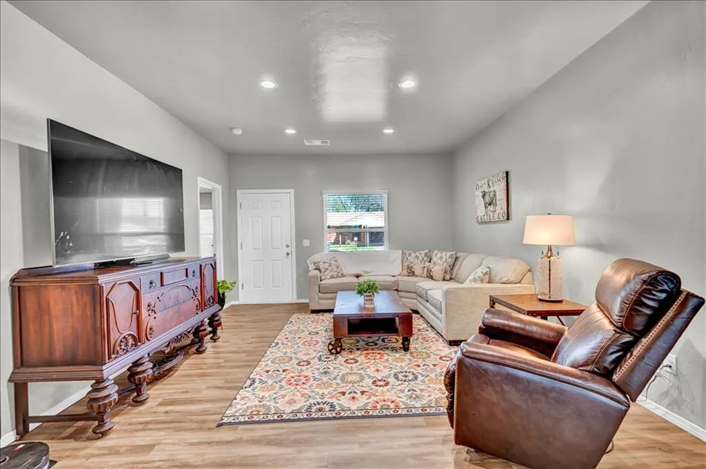 Photo 6 — 502 E Hudson Street, Lexington, OK 73051