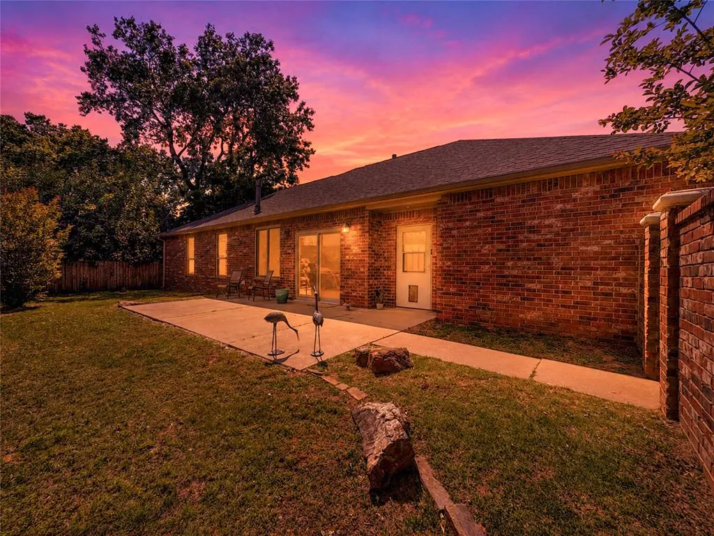 Photo 2 — 1262 Augusta Court, Shawnee, OK 74801