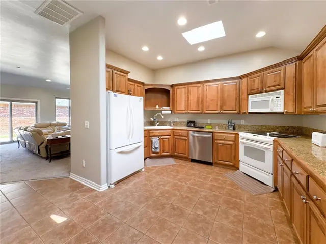 Photo 5 — 1262 Augusta Court, Shawnee, OK 74801