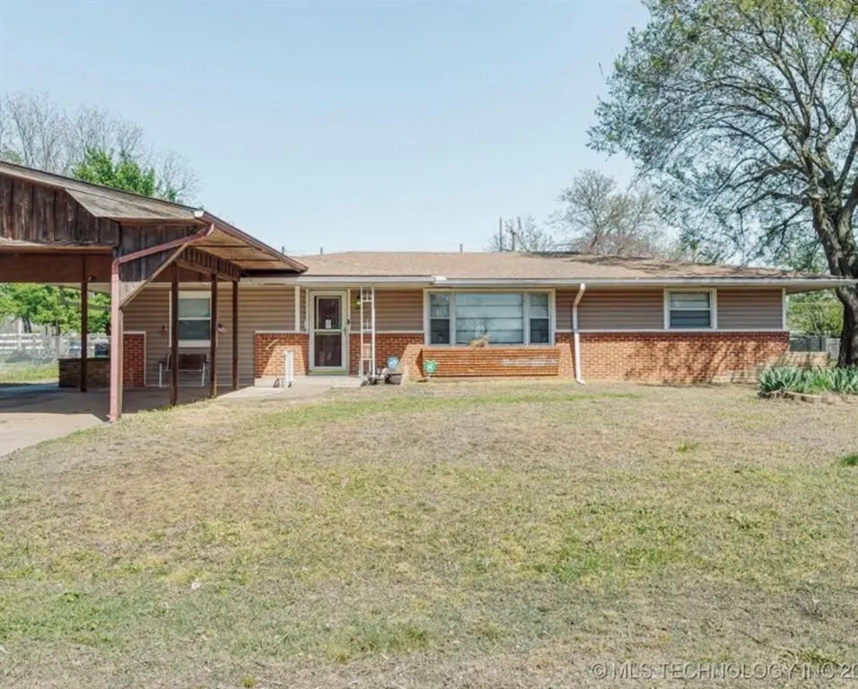 Front exterior — 209 S 2nd Avenue, Stroud, OK 74079