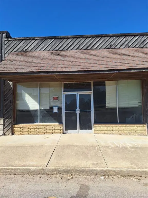 Front exterior — 211 N Bdwy, Konawa, OK 74849