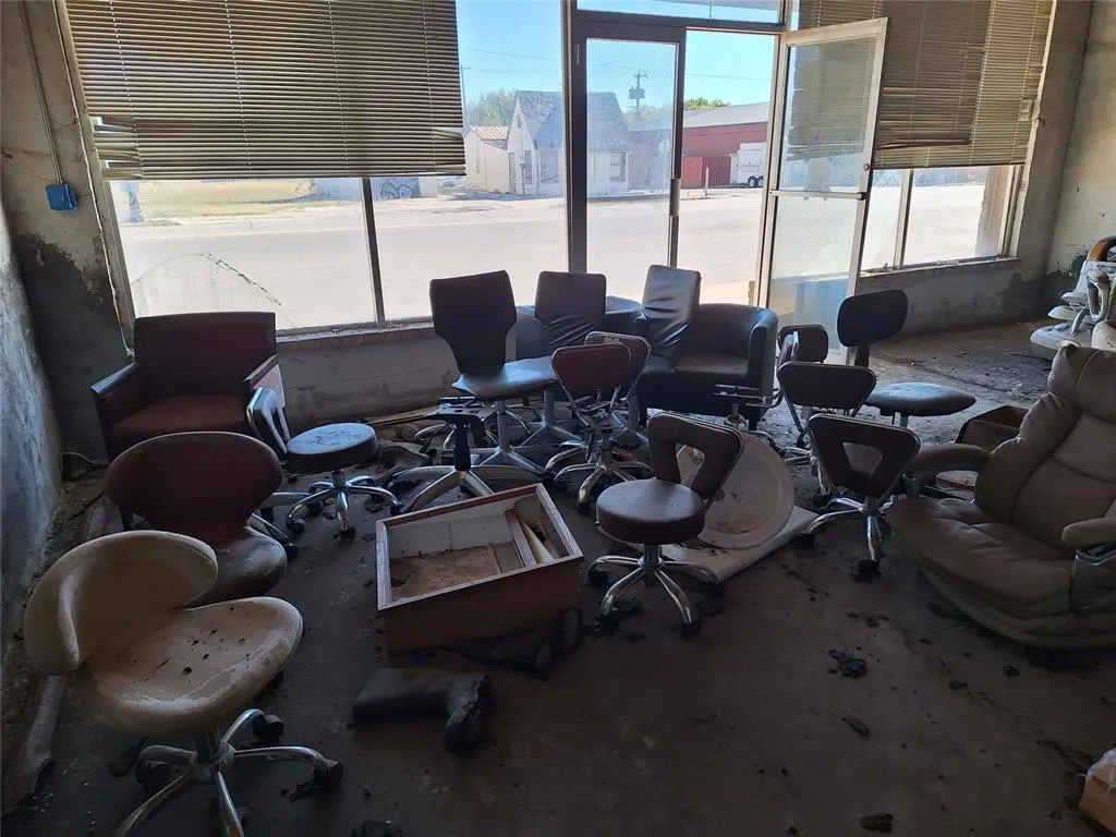 Photo 6 — 211 N Bdwy, Konawa, OK 74849