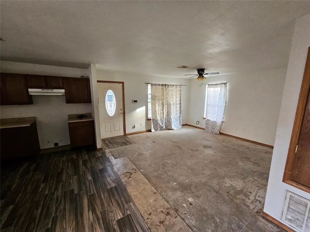 Photo 8 — 416 E Washington Street, Tecumseh, OK 74873