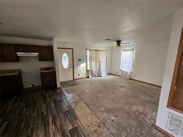 Photo 8 — 416 E Washington Street, Tecumseh, OK 74873