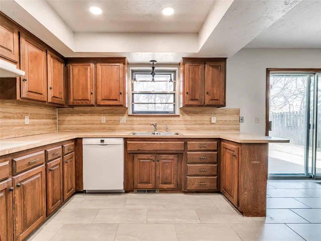 Photo 11 — 6411 NW 30th Terrace, Bethany, OK 73008