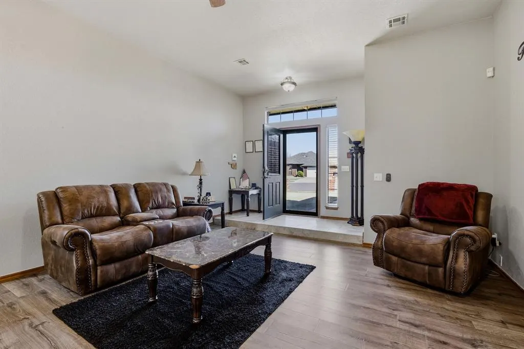 Photo 3 — 6008 SE 84th Place, Oklahoma City, OK 73135