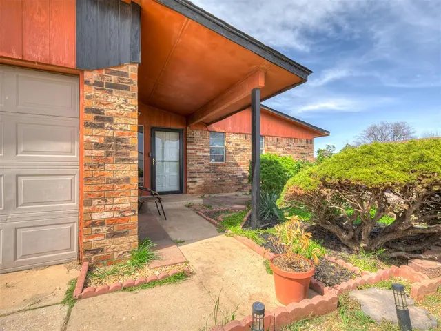 Photo 4 — 4901 Washington Square, Oklahoma City, OK 73135