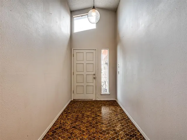 Photo 7 — 4901 Washington Square, Oklahoma City, OK 73135