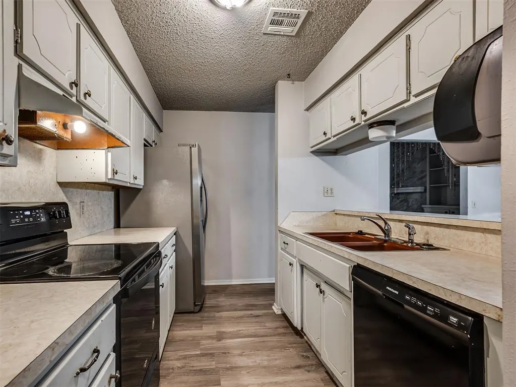 Photo 14 — 4901 Washington Square, Oklahoma City, OK 73135
