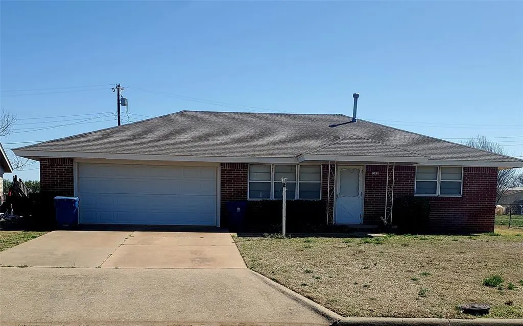 Front exterior — 313 Bryan Avenue, Burns Flat, OK 73647