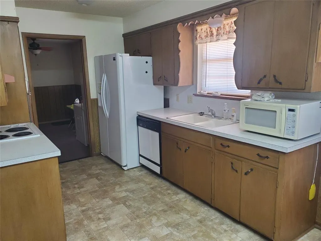 Photo 6 — 313 Bryan Avenue, Burns Flat, OK 73647
