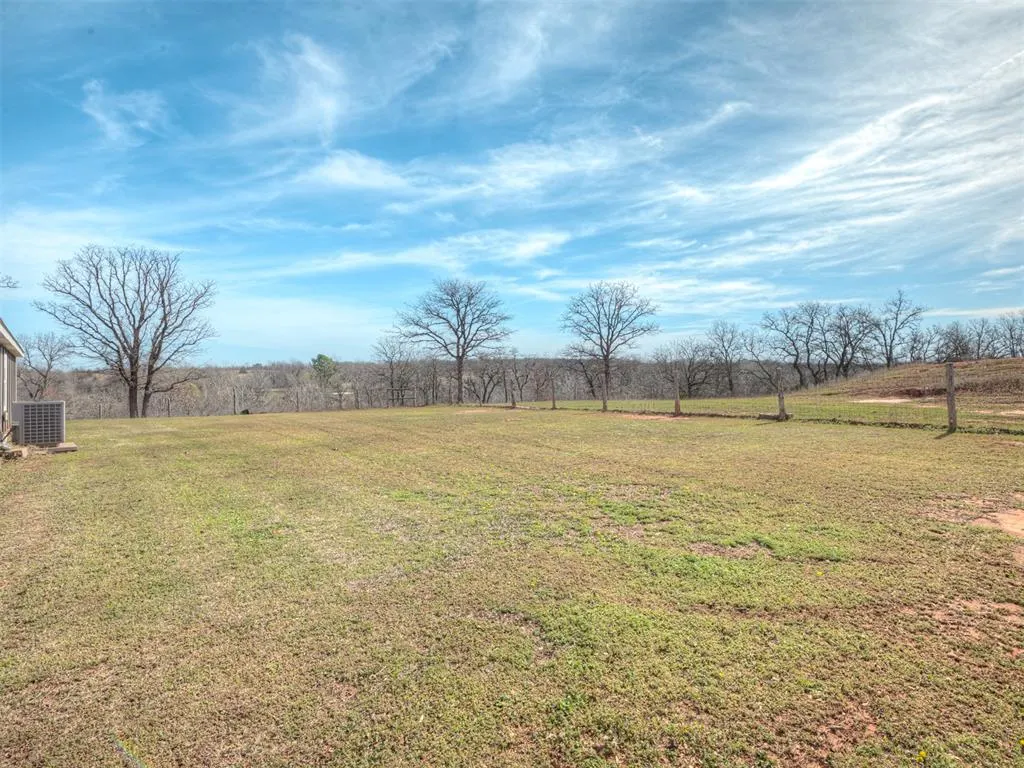 Photo 2 — 1650 Hayfield Road, Norman, OK 73026