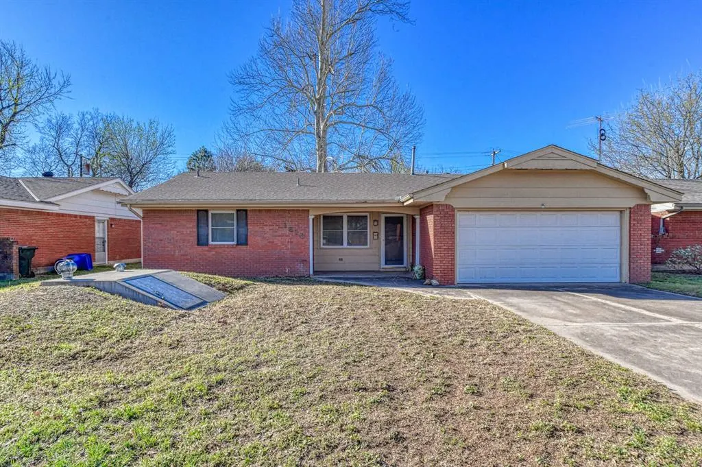 Photo 3 — 1810 Windsor Way, Norman, OK 73069
