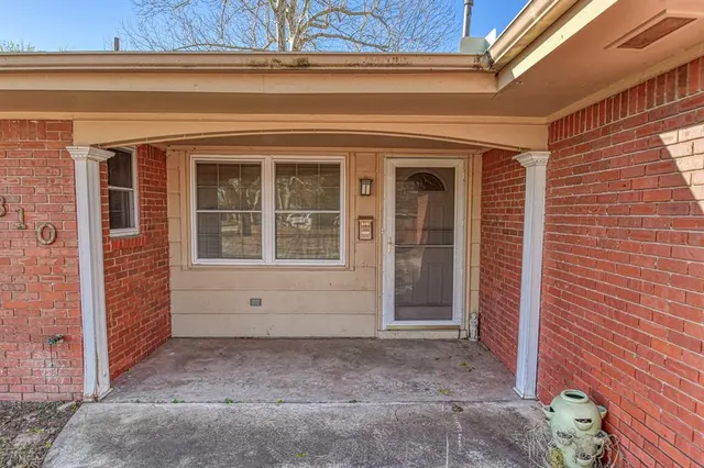 Photo 2 — 1810 Windsor Way, Norman, OK 73069