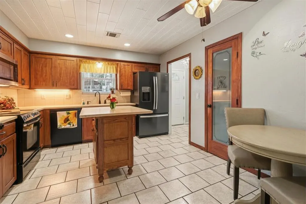 Photo 14 — 8117 NW 20th Terrace, Oklahoma City, OK 73127