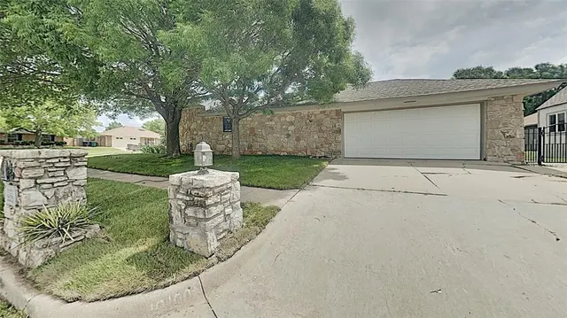 Photo 3 — 10100 S Rachel Court, Moore, OK 73159