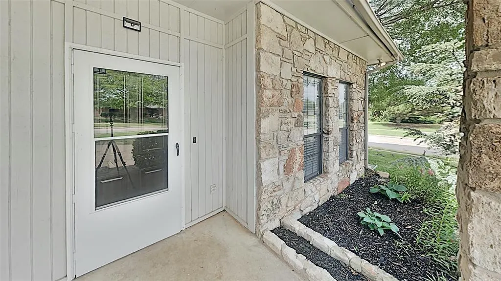 Photo 4 — 10100 S Rachel Court, Moore, OK 73159