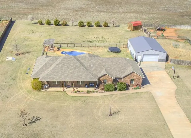 Photo 3 — 25096 Emerald Way, Cashion, OK 73016