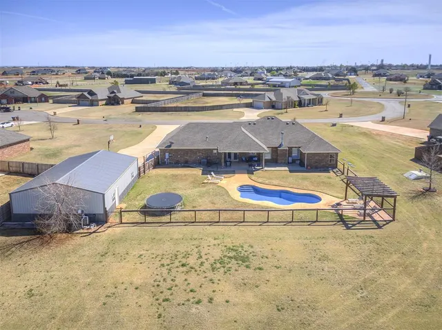 Photo 4 — 25096 Emerald Way, Cashion, OK 73016
