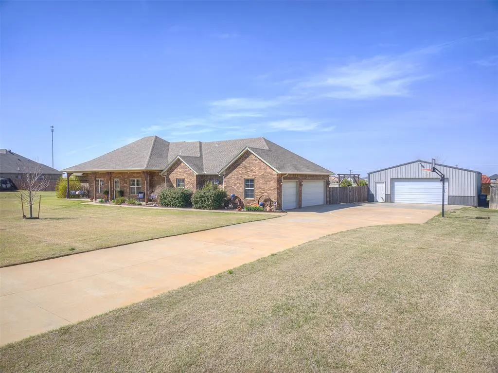 Front exterior — 25096 Emerald Way, Cashion, OK 73016