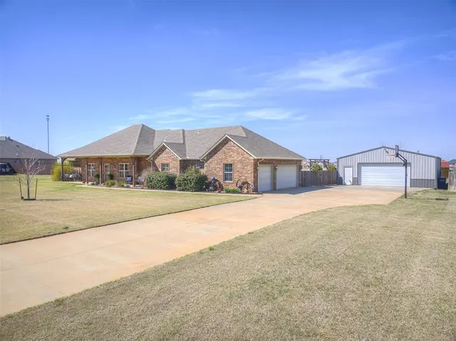Front exterior — 25096 Emerald Way, Cashion, OK 73016