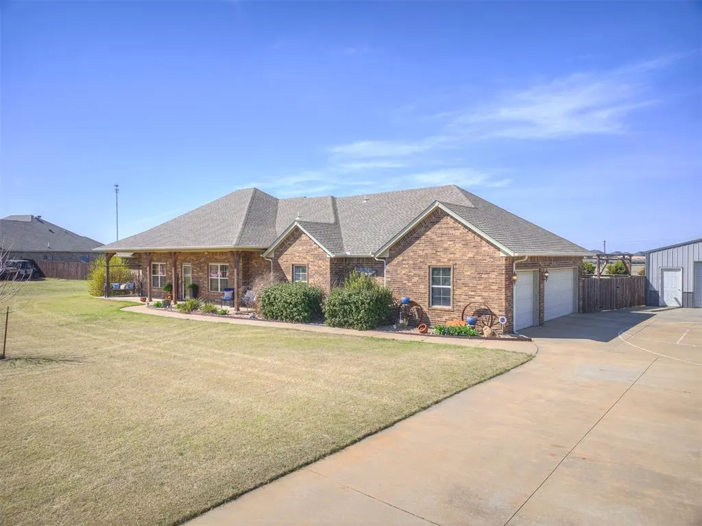 Photo 37 — 25096 Emerald Way, Cashion, OK 73016