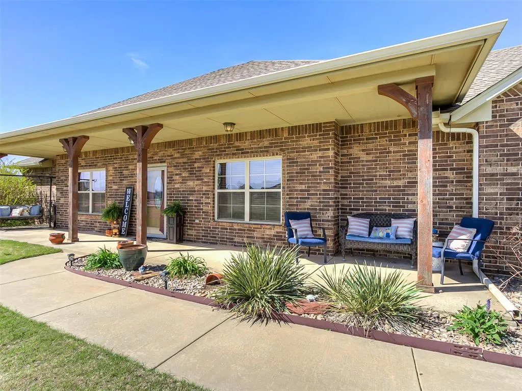 Photo 8 — 25096 Emerald Way, Cashion, OK 73016