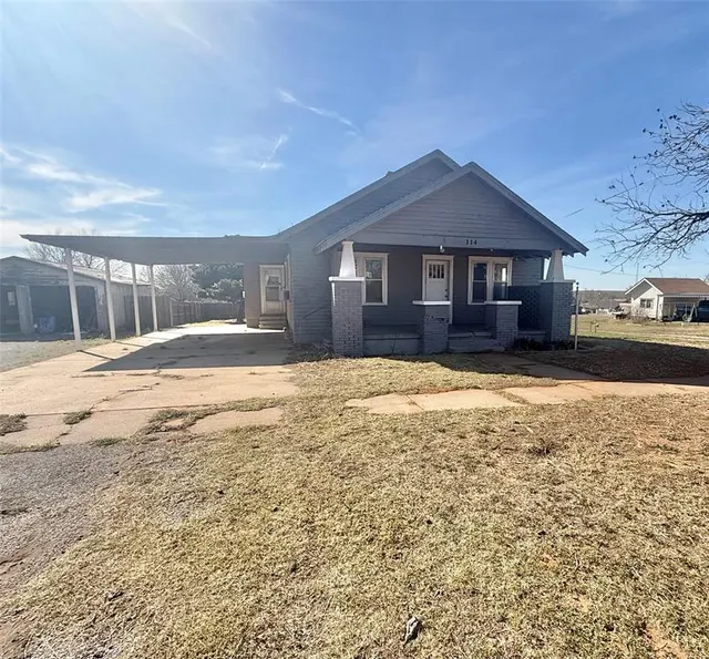Photo 2 — 114 S 5th Street, Sentinel, OK 73664