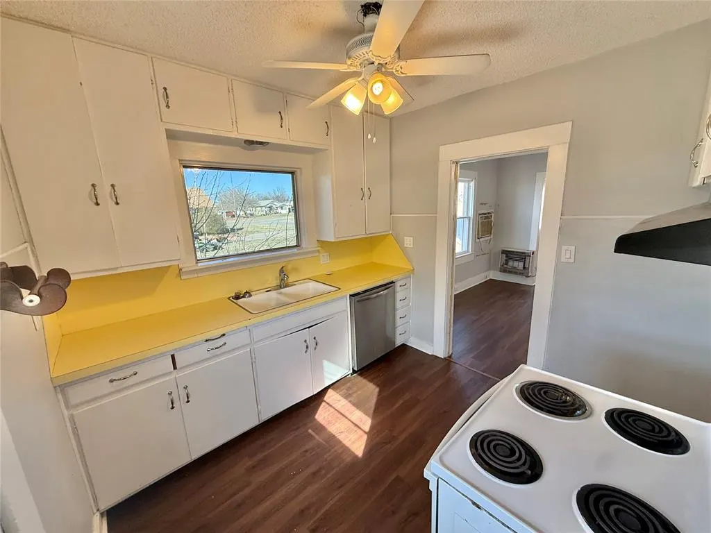 Photo 9 — 114 S 5th Street, Sentinel, OK 73664