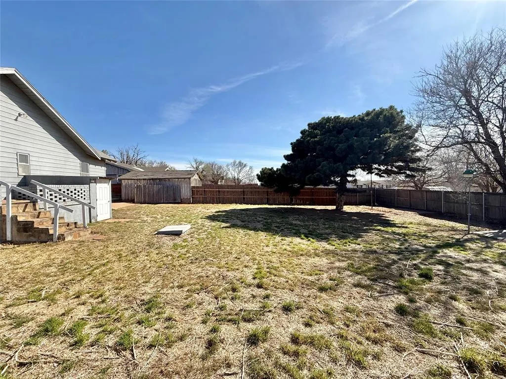 Photo 17 — 114 S 5th Street, Sentinel, OK 73664