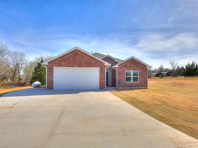 Photo 2 — 2391 County Road 1216 Street, Blanchard, OK 73010