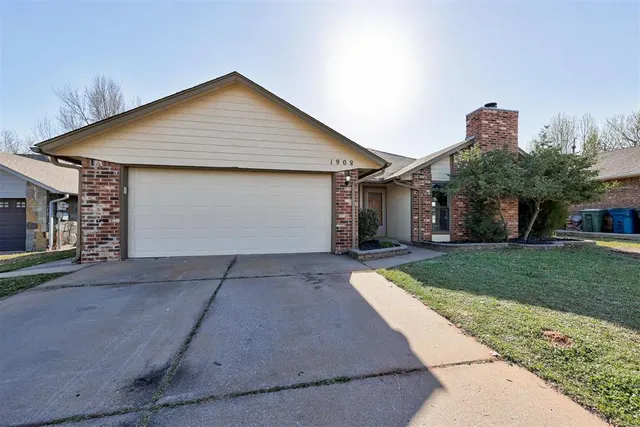 Photo 2 — 1908 Raquel Road, Edmond, OK 73003