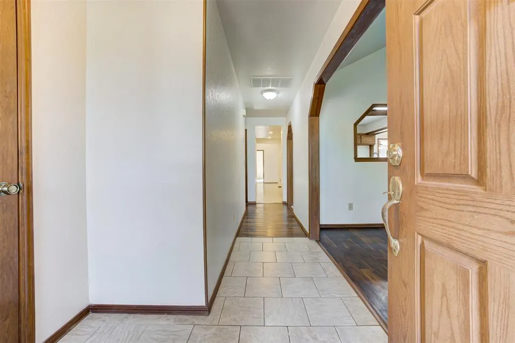 Photo 4 — 1908 Raquel Road, Edmond, OK 73003