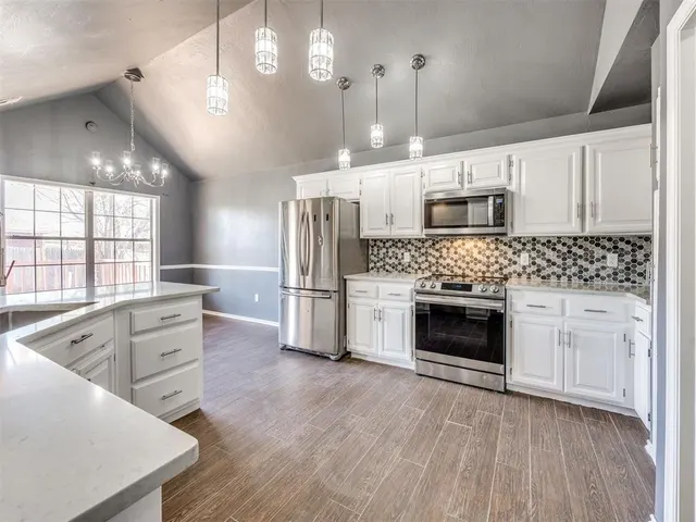 Photo 6 — 1720 Foxfire Road, Edmond, OK 73003