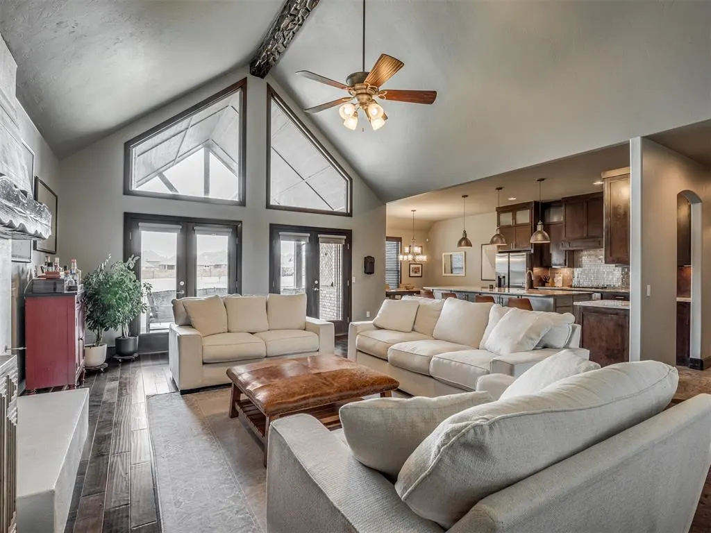 Photo 9 — 5200 Keystone Circle, Edmond, OK 73025