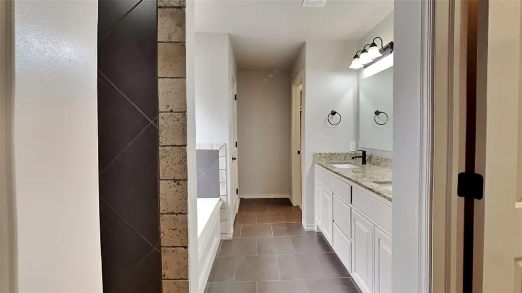 Photo 11 — 6520 Bent Wood Drive, Oklahoma City, OK 73169