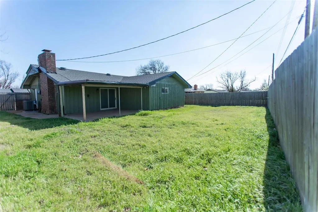 Photo 18 — 4002 N Chapman Avenue, Shawnee, OK 74804