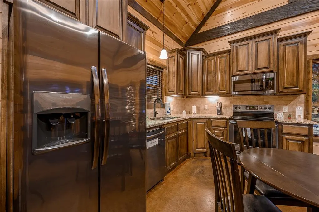 Photo 11 — 138 Guppy Lane, Broken Bow, OK 74728