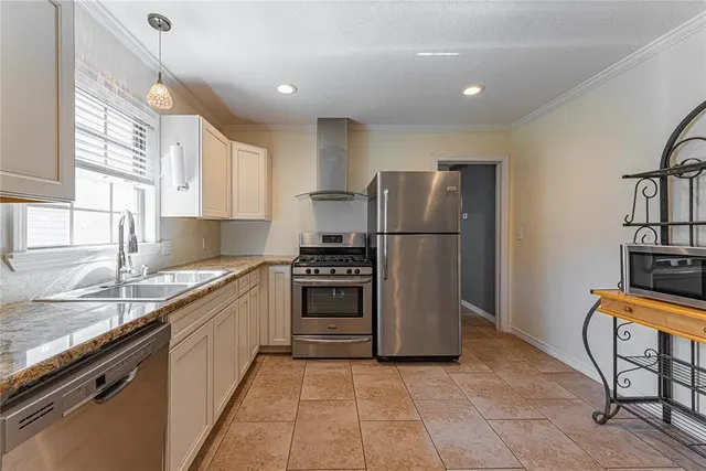 Photo 5 — 409 S 15th Street, Clinton, OK 73601