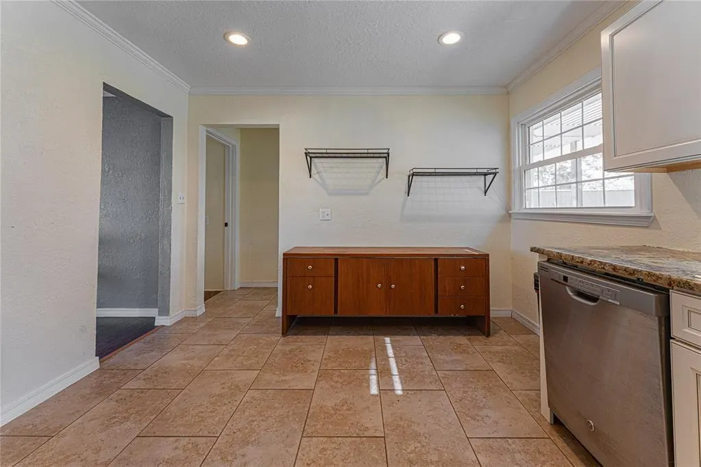Photo 6 — 409 S 15th Street, Clinton, OK 73601
