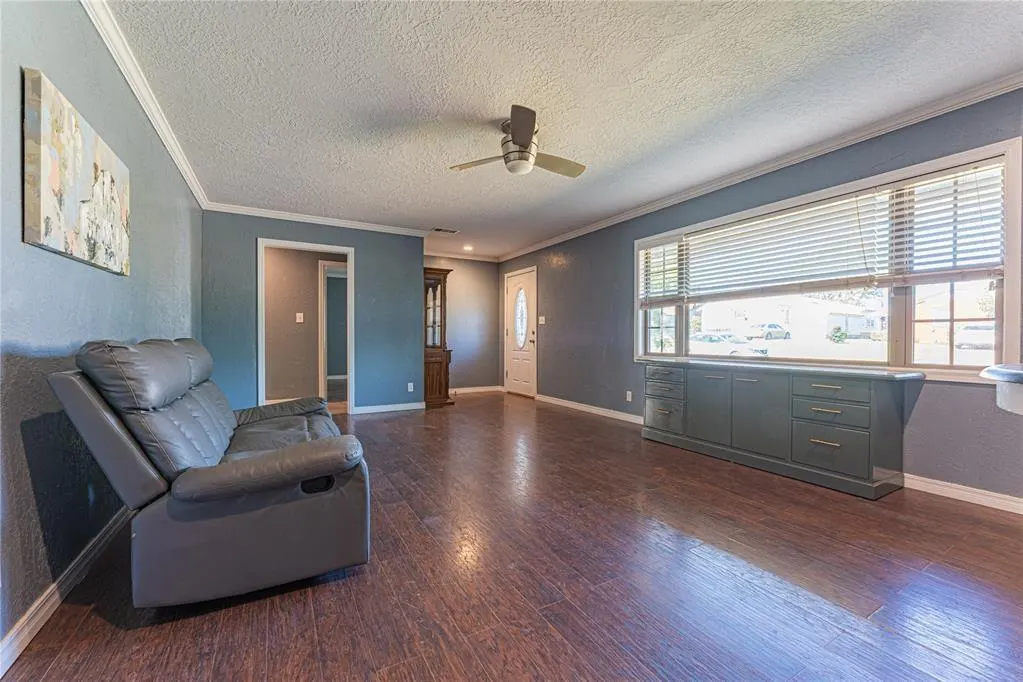 Photo 9 — 409 S 15th Street, Clinton, OK 73601