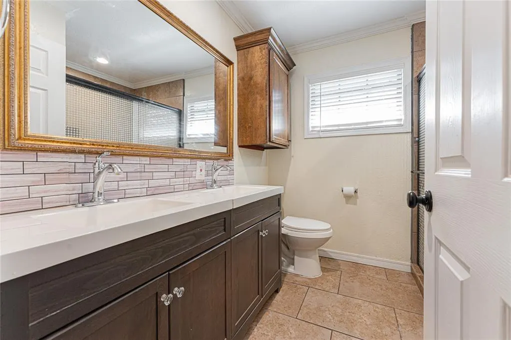Photo 14 — 409 S 15th Street, Clinton, OK 73601