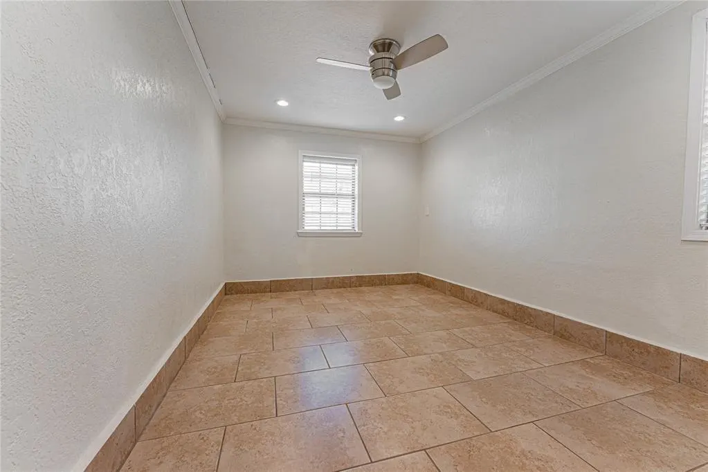 Photo 16 — 409 S 15th Street, Clinton, OK 73601